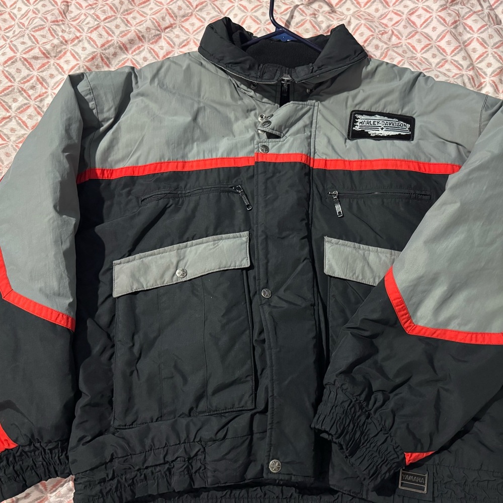 Harley Davidson Yamaha Men's Black and Gray Jacket with Red Accents - Vintage